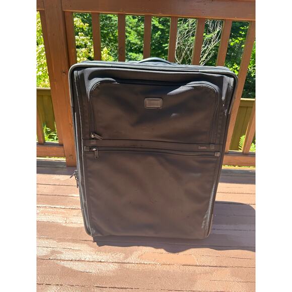 Tumi Alpha 22026DH Black Medium Trip Expandable Suitcase w/ garment bag - Picture 1 of 16